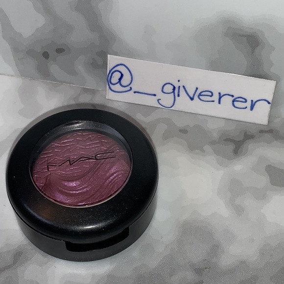 Stylishly Merry Extra Dimension Eyeshadow Collection MAC - Picture 6 of 14